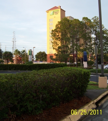 Holiday Inn Express and Wendy's