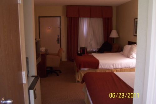 Another view of the Baymont Americus room